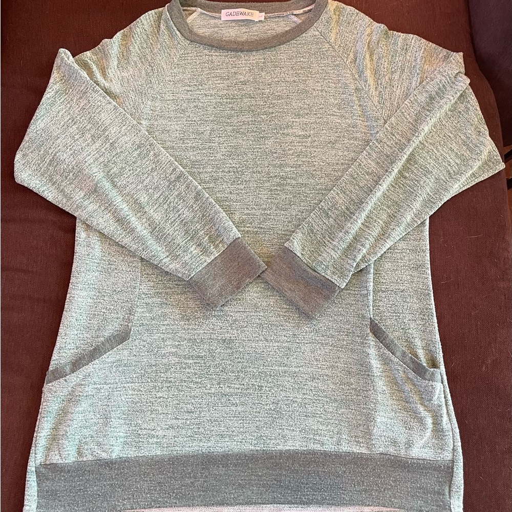 Gadewake Women’s Sweatshirt with pockets - Large